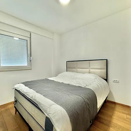 Апартаменты One Bedroom 777