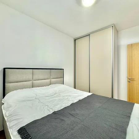 One Bedroom 777 Апартаменты *